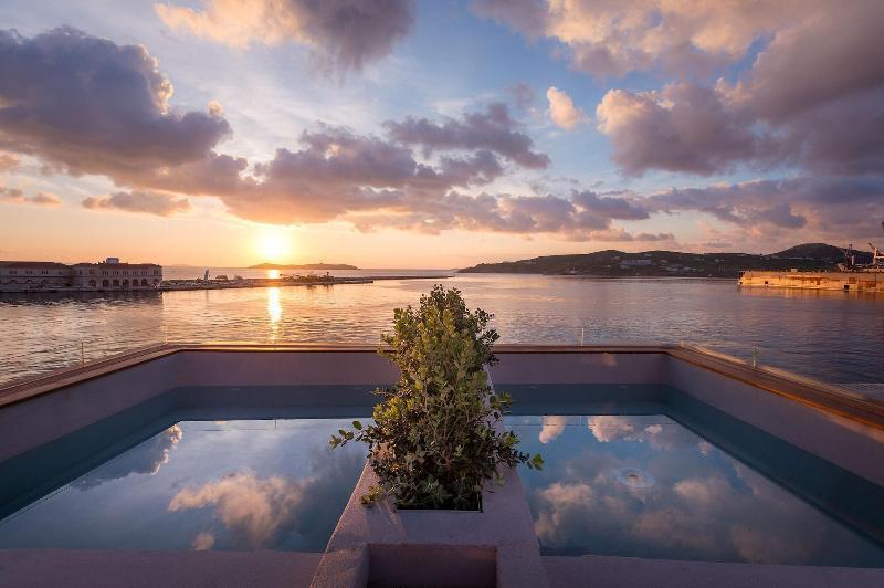 Shapes Luxury Suites Ermoupoli Exteriör bild